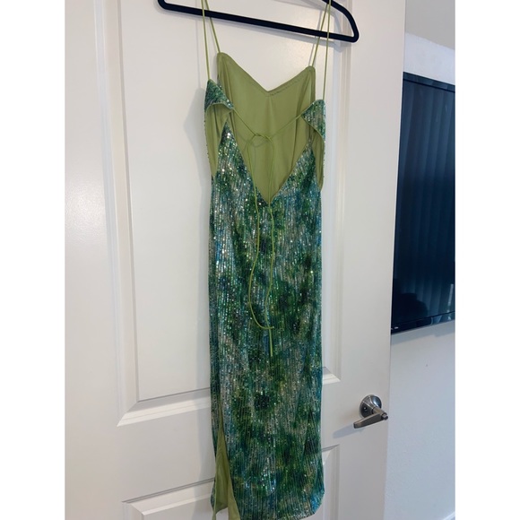 BEAUTY 😍 SPARKLE GREEN DRESS WITH SEXY BACK ONLY WORN ONCE ❤️ - Picture 3 of 3